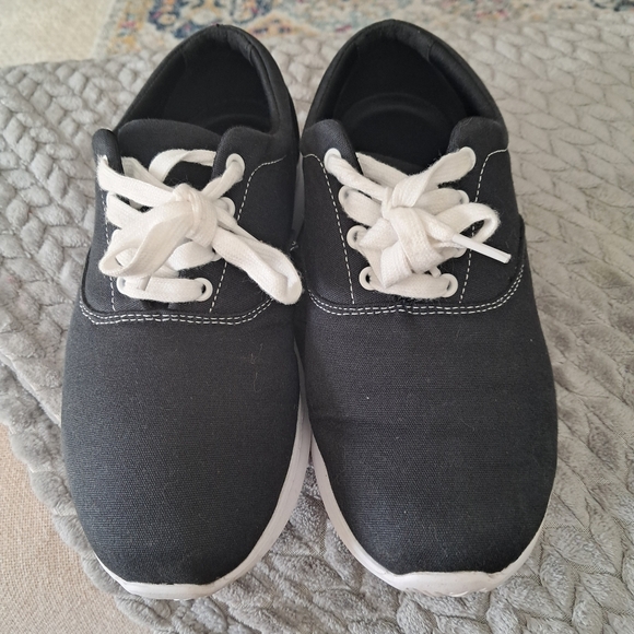 Propet Black Canvas Sneakers with White Laces 8.5 Wide Width - Picture 1 of 7